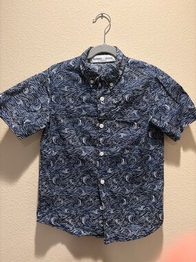 Old Navy Boys Navy and White Wave-Print Short-Sleeve Button-Down Shirt